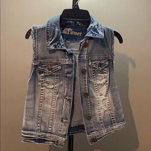 Sleeveless Jean jacket.